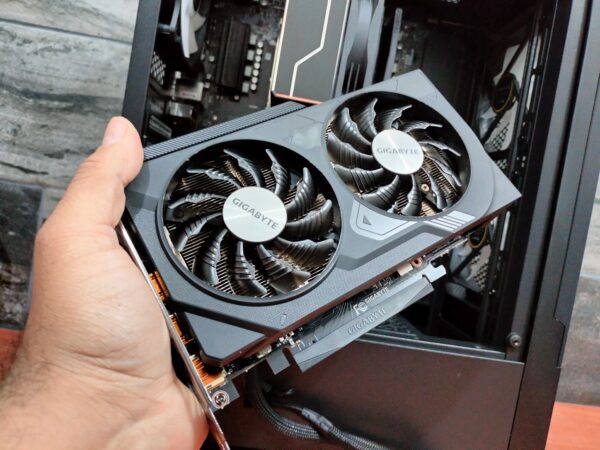 Black BARBARIAN PCMR - AMD RYZEN 7 5700X & RTX 4060 8GB - Imagen 19