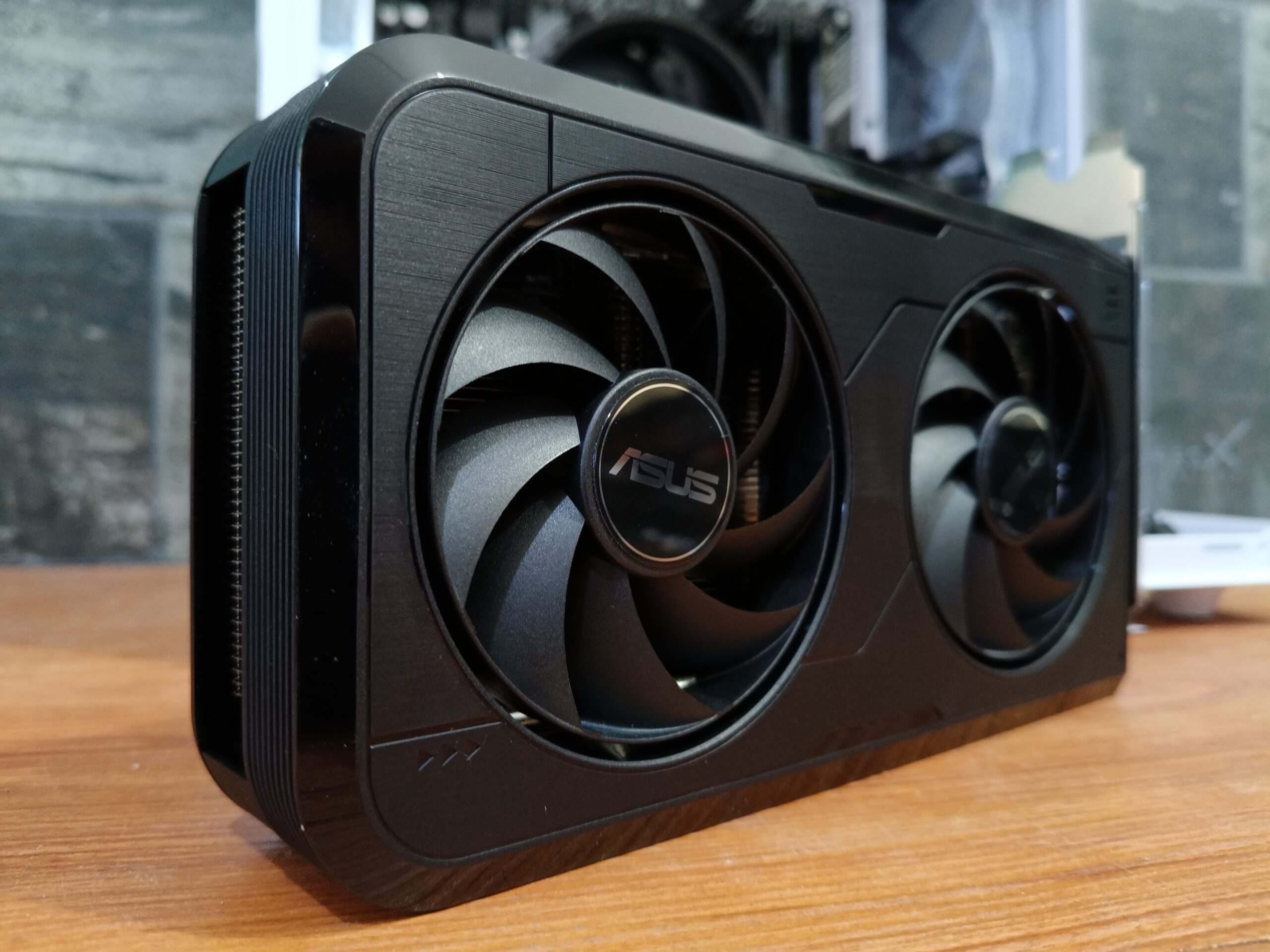 STARLIGHT PCMR - AMD RYZEN 7 5700 & RTX 5050 8GB - Imagen 6