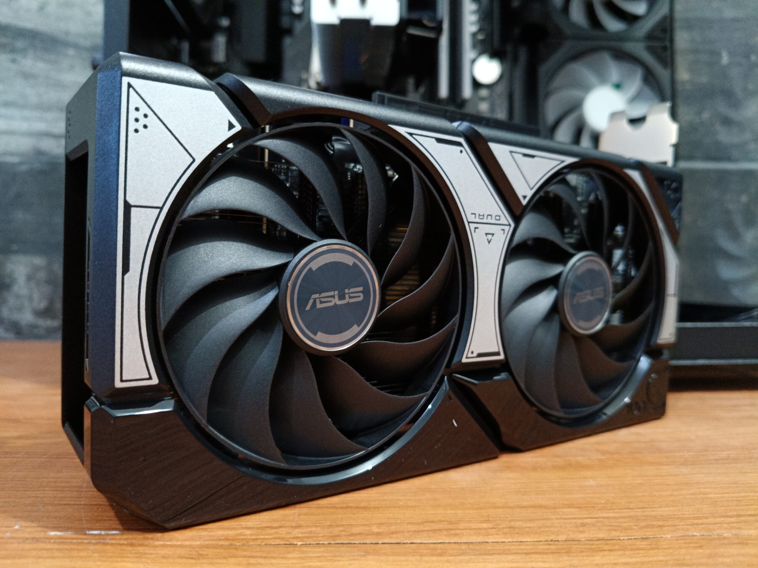 BLACK CRYSTAL PCMR - AMD RYZEN 7 5700X & RTX 5060 8GB - Imagen 8