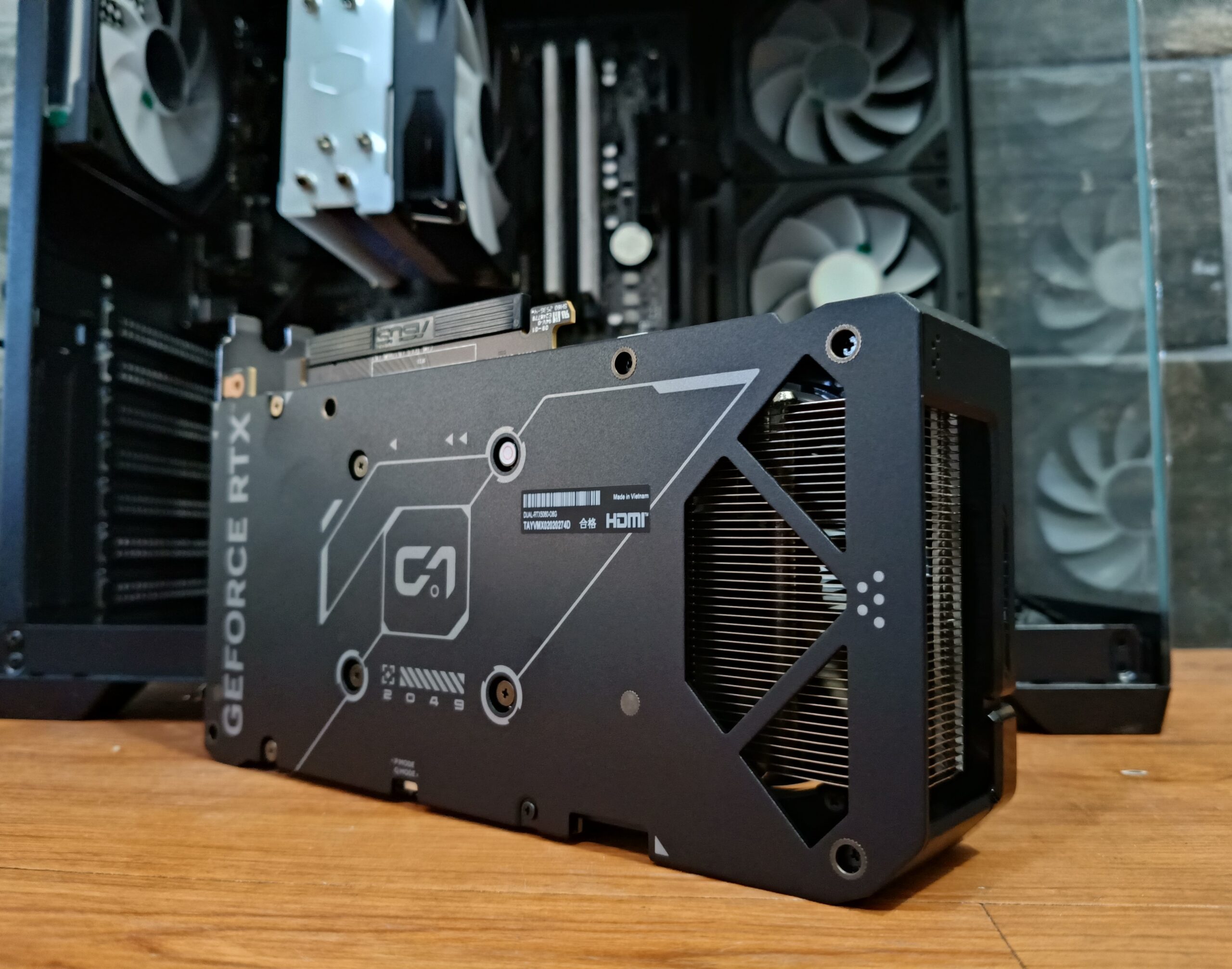 BLACK CRYSTAL PCMR - AMD RYZEN 7 5700X & RTX 5060 8GB - Imagen 9