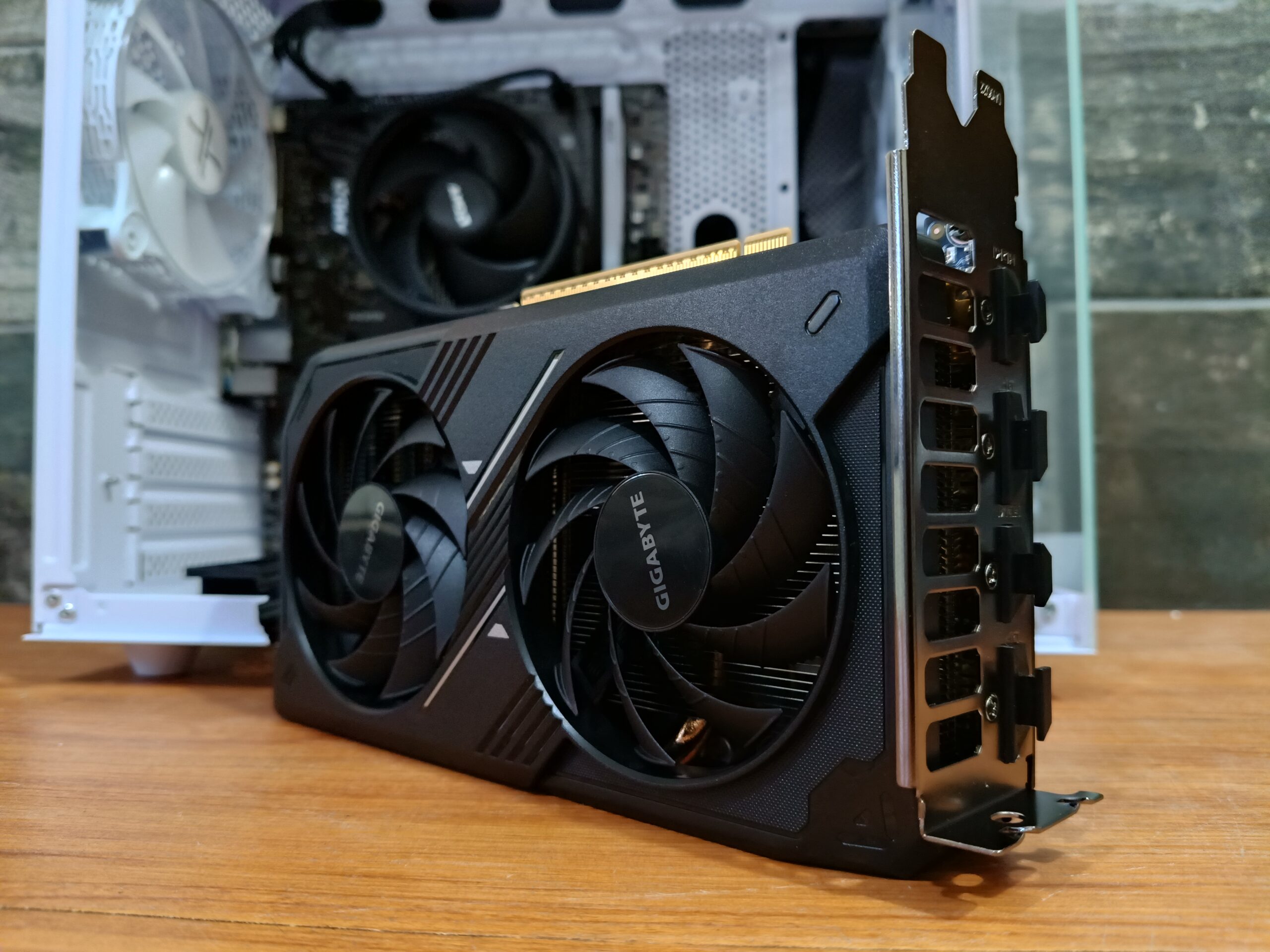 BARBARIAN STARLIGHT PCMR - AMD RYZEN 5 5500 & RTX 5050 8GB - Imagen 10