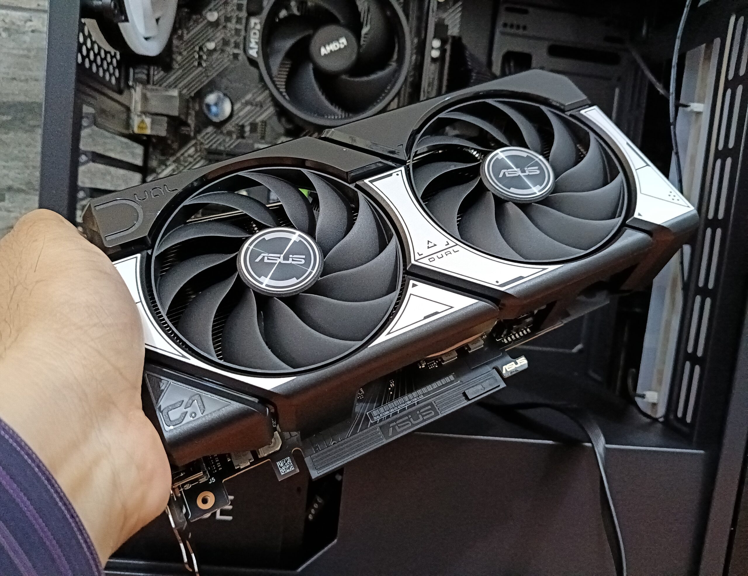 BLACK BARBARIAN PCMR - AMD RYZEN 5 5500 & RTX 5060 8GB - Imagen 10