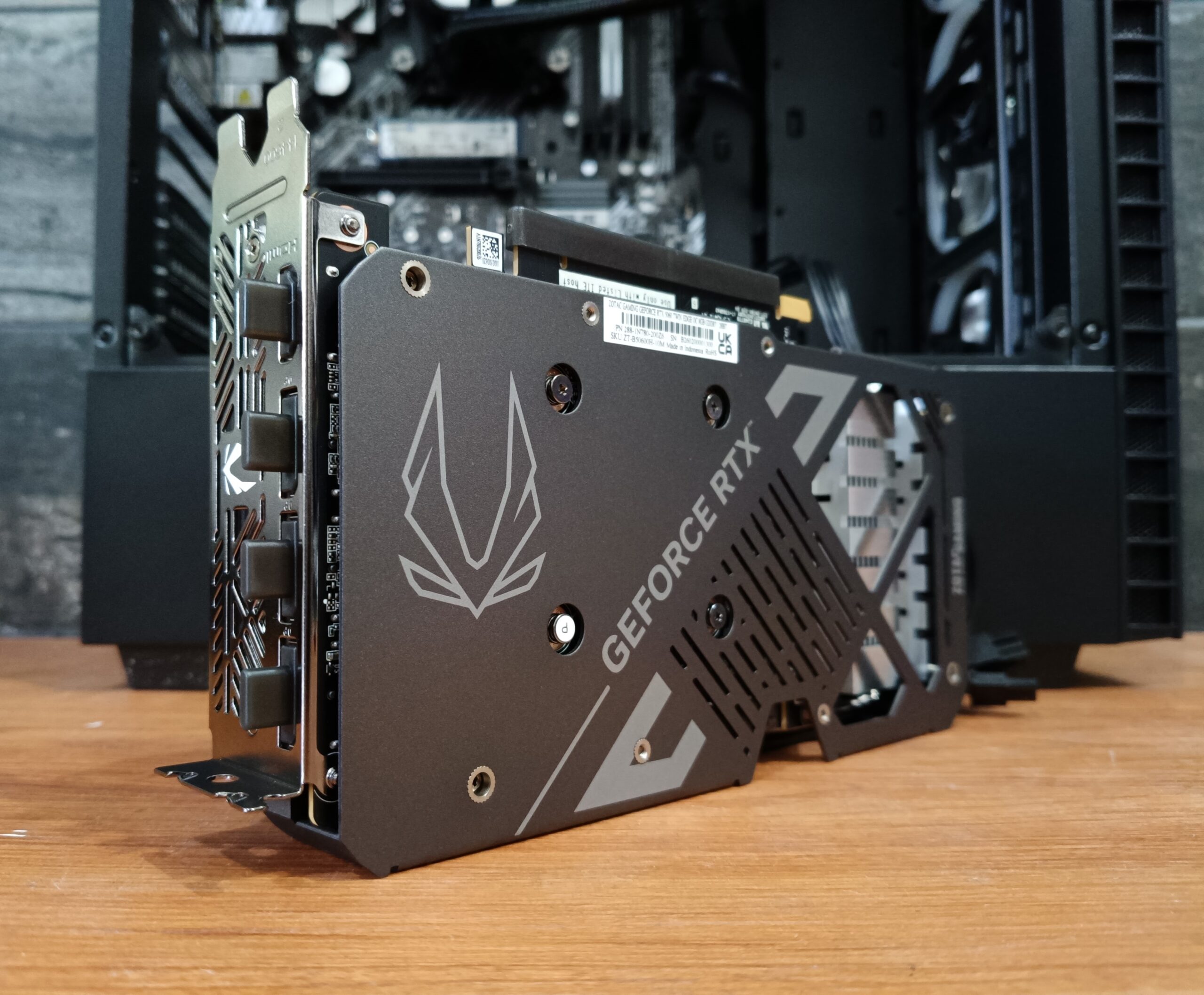 BLACK CRYSTAL PCMR - AMD RYZEN 7 5700X & RTX 5060 8GB - Imagen 11