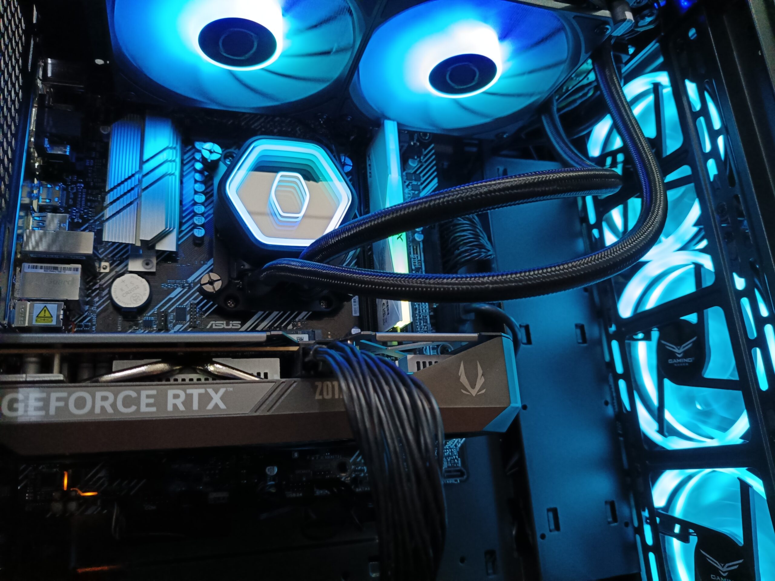 BLACK CRYSTAL PCMR - AMD RYZEN 7 5700X & RTX 5060 8GB - Imagen 17