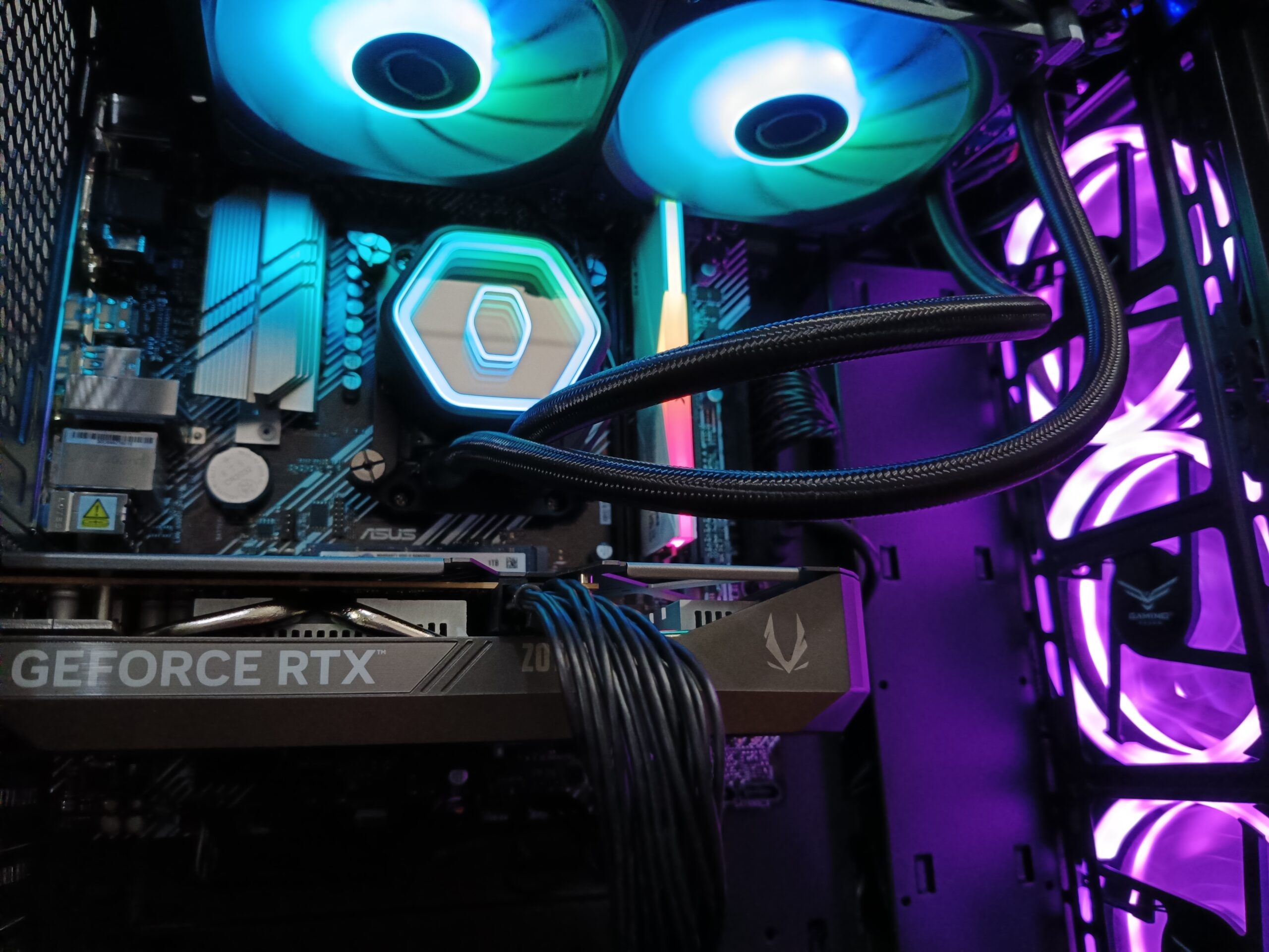 BLACK CRYSTAL PCMR - AMD RYZEN 7 5700X & RTX 5060 8GB - Imagen 6