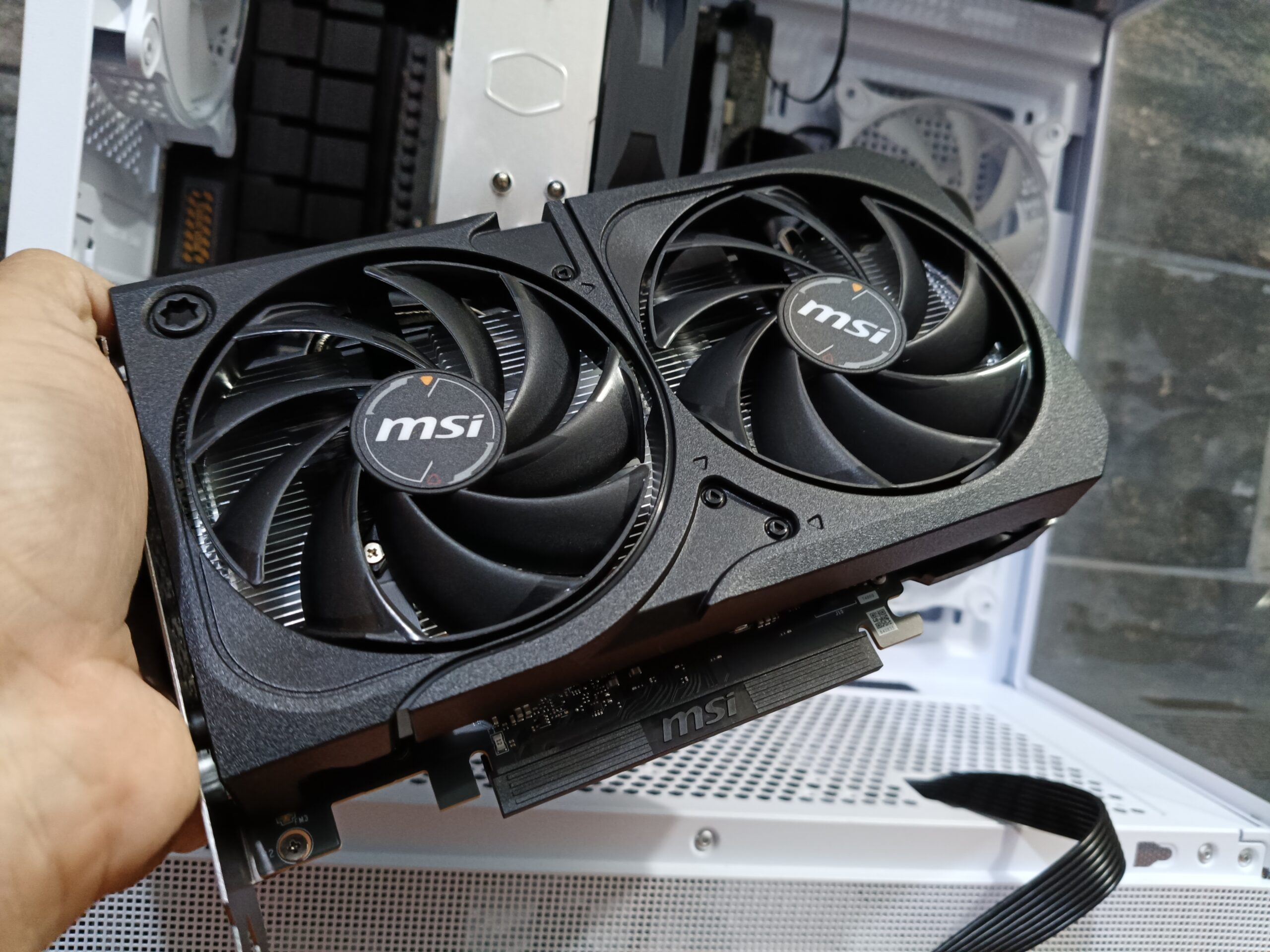 SNOW BARBARIAN PCMR - AMD RYZEN 5 9600X & RTX 5060 8GB - Imagen 7