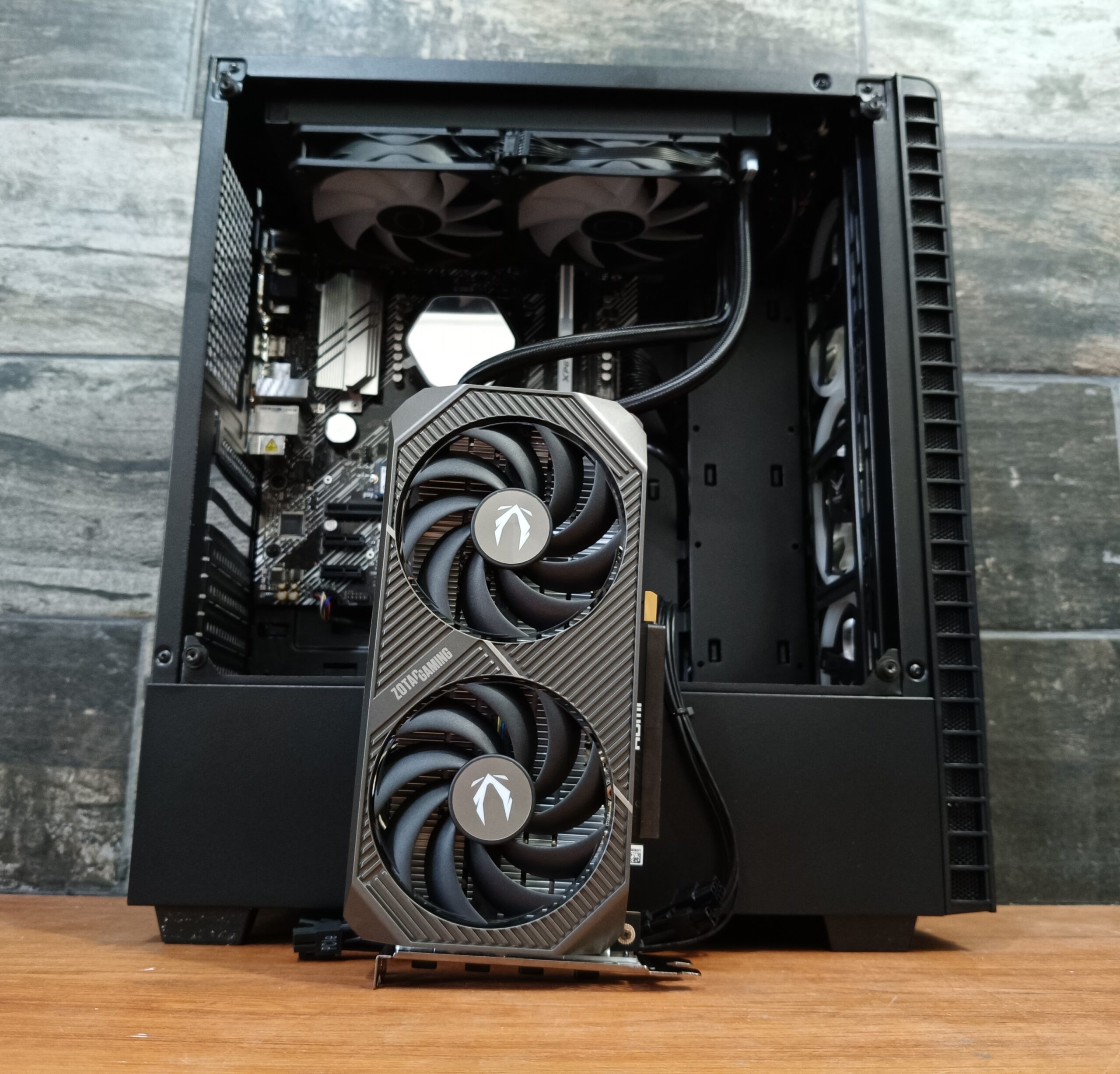 BLACK CRYSTAL PCMR - AMD RYZEN 7 5700X & RTX 5060 8GB - Imagen 10